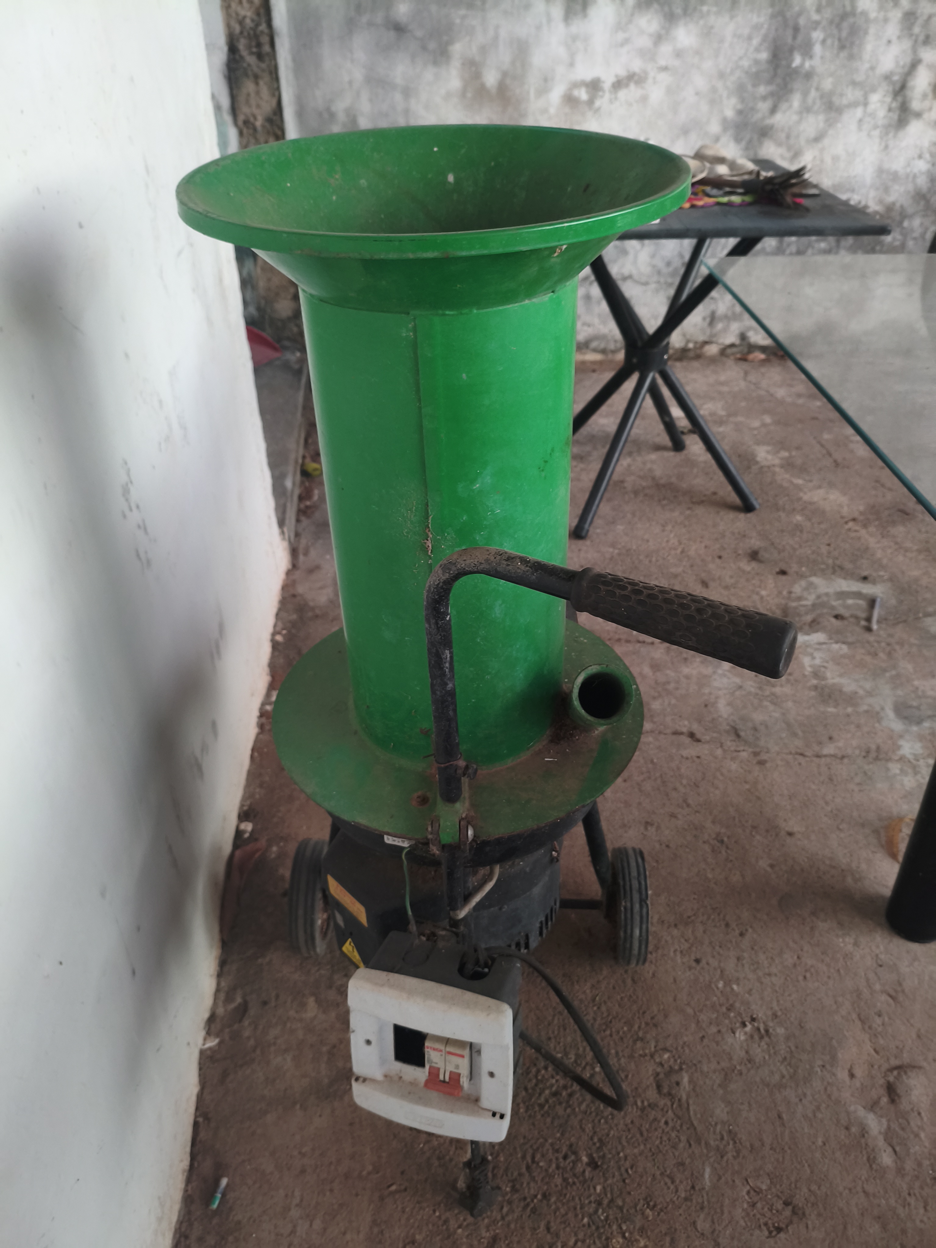 Triturador de galhos Trapp TR-200 seminovo, vista frontal