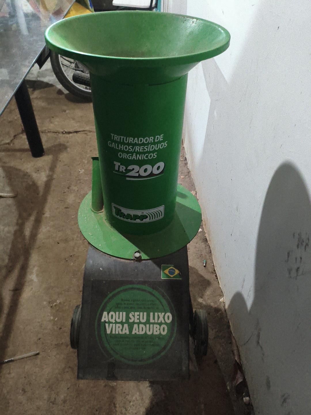 Triturador de galhos Trapp TR-200 seminovo, vista frontal